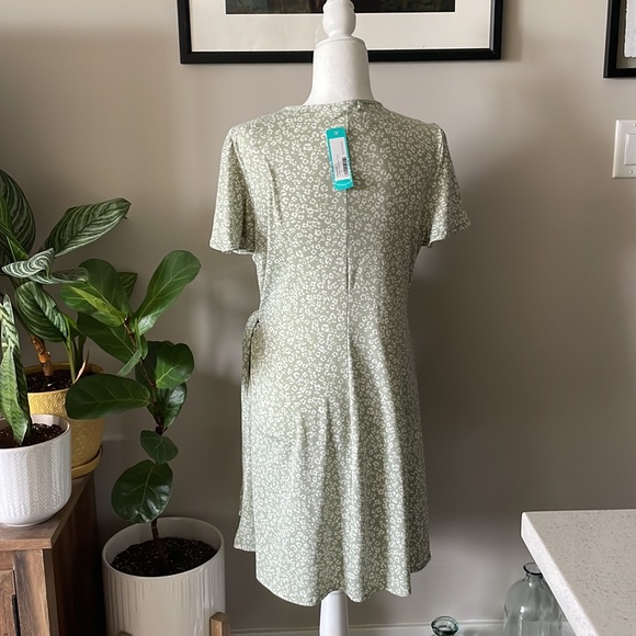 Nine Britton Wrap Dress - Picture 5 of 10